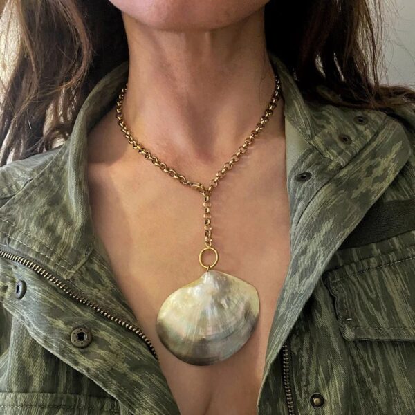 Collar Concha Statement