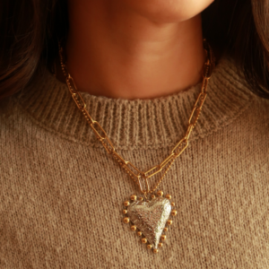 Collar Corazón Statement